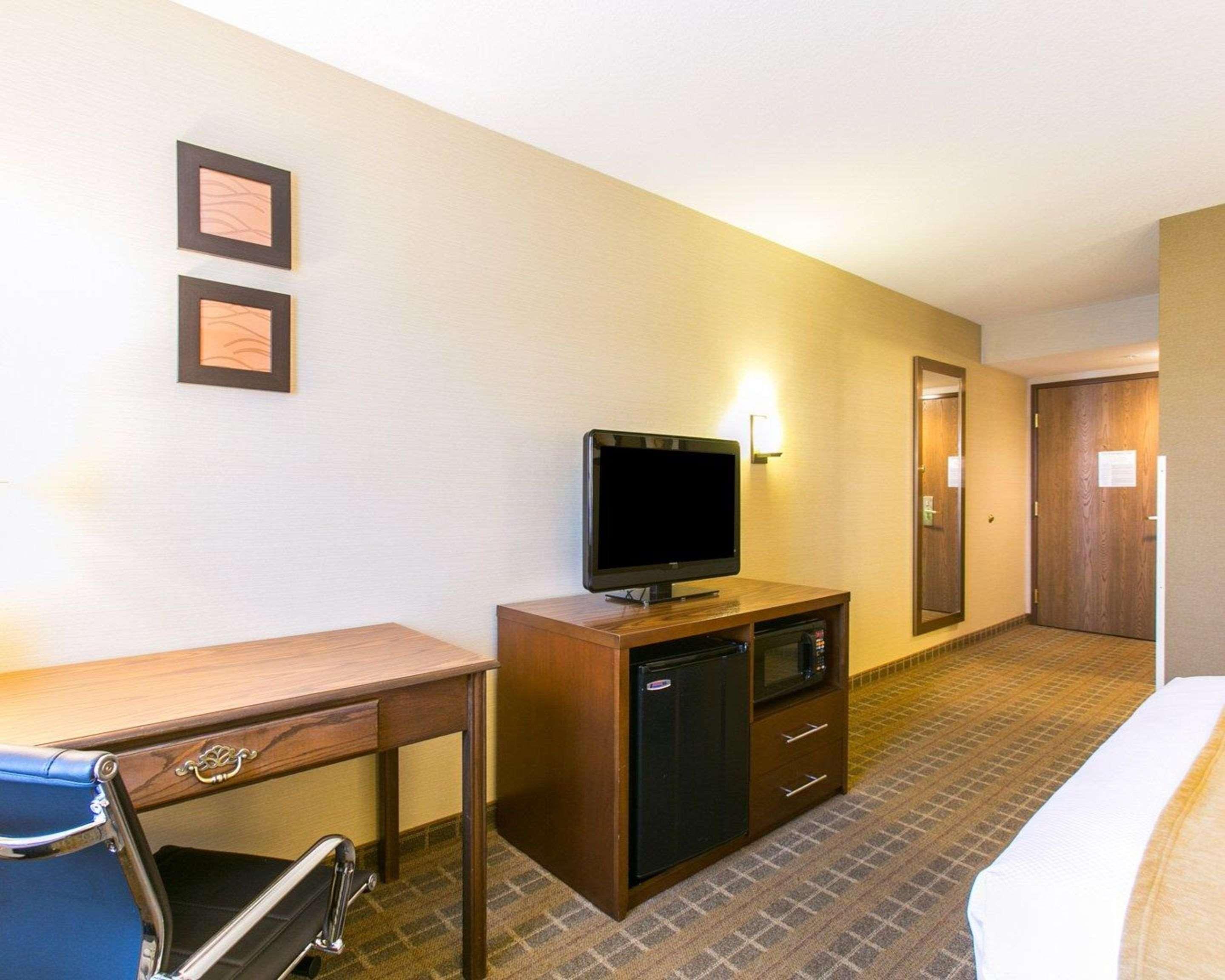 Comfort Inn Sedalia Station Exterior photo